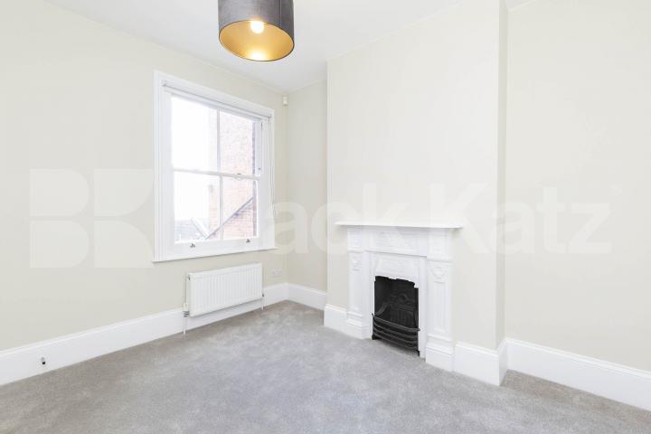 Stunning family home split over 3 floors with private garden mins to tube Harberton Road, Archway / Highgate